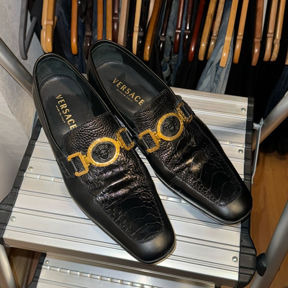 VERSACE
Versace Men's Black Leather Medusa Logo Loafers Moccasins Shoes